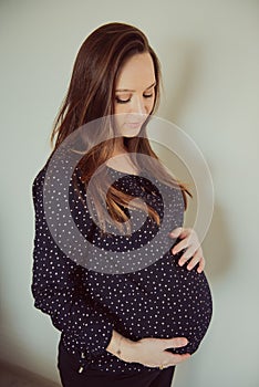 Pregnant woman sticks behind belly
