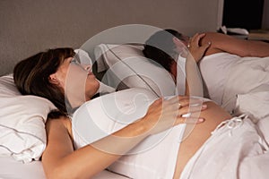 Pregnant woman unable to sleep