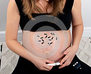 Pregnant woman verifing glycemic index with device for gestational diabetes in pregnancy photo