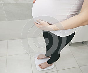 a pregnant woman is weighed photo