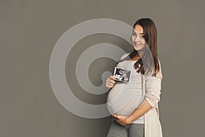 Pregnant woman withher baby sonography