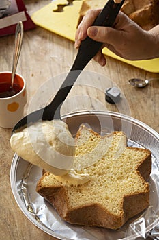 preparation of a cream-filled dessert