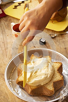 preparation of a cream-filled dessert