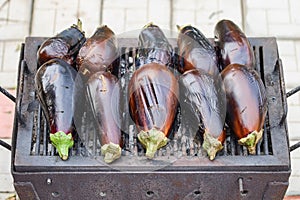 Preparation of grilled eggplants