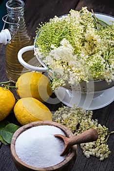 Preparation of homemade elderflower cordial