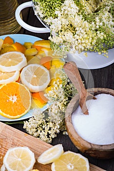 Preparation of homemade elderflower cordial