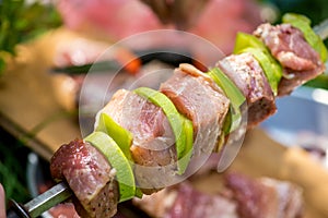 Preparation of meat skewers for barbeque