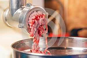 Preparation of minced meat from fresh meat using an electric meat grinder at home