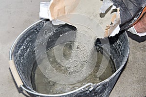 Preparation of a mixture of tile adhesive