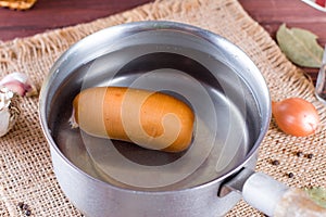 Preparation of sausages in a saucepan