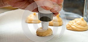 Preparation of small cream puffs