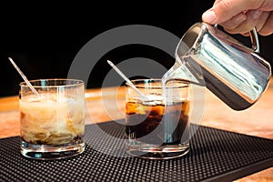 Preparation of white russian cocktails