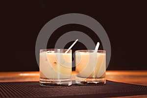 Preparation of white russian cocktails