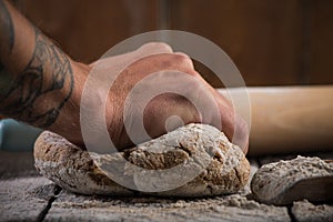 Preparation of wholegrain dough for homemade bread