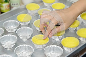 Prepare cupcake liners in tray