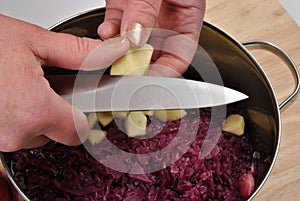 Prepare red cabbage and organic apple