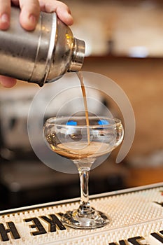 Preparing a cocktail