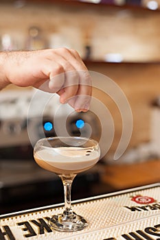 Preparing a cocktail