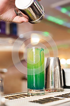 Preparing a cocktail