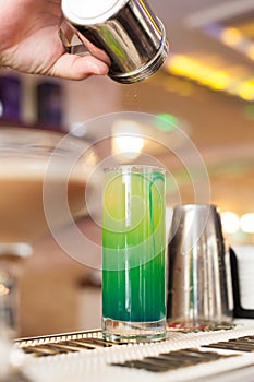 Preparing a cocktail