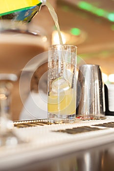 Preparing a cocktail