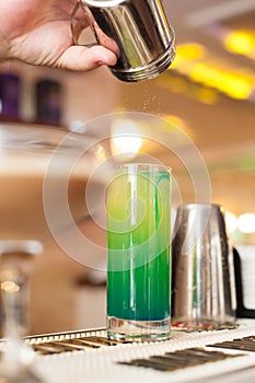 Preparing a cocktail