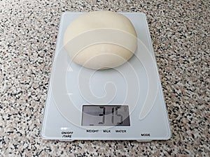 Preparing the dough for pizza, scales