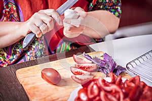 Preparing dried tomatoes