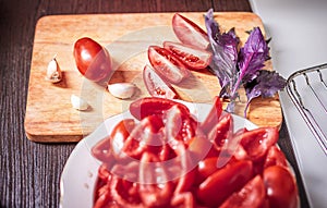 Preparing dried tomatoes