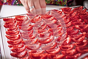 Preparing dried tomatoes