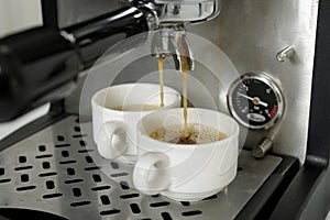 Preparing expressos with a expresso machine