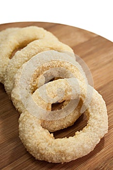 Preparing fried onion rings