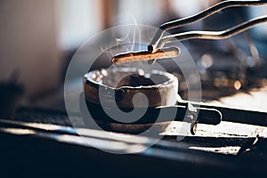 Preparing an ingot for melting