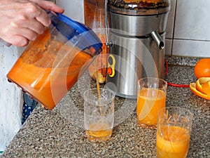 Preparing juice from fresh fruits and vegetables