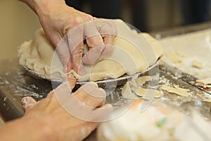 Preparing and making apple pies