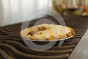 Preparing and making apple pies