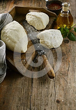 Preparazione pizze Paesi O la cucina 