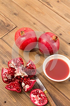Preparing pomegranate juice