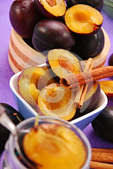 Preparing preserves of plums