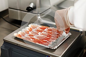Preparing a vacuum packed ham board