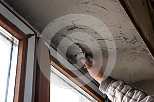 Repair in the slopes of the window. The process of applying a layer of plaster on the sides of the