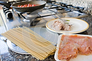 Preparing wholemeal spaghetti with smoked salmon