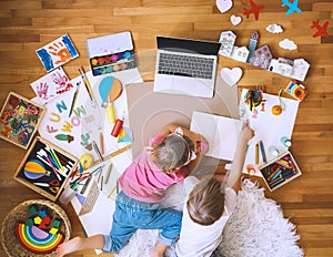 Preschool kids drawing and making crafts with online art classes