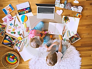 Preschool kids drawing and making crafts with online art classes