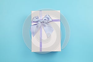 Present box on blue background pastel style copyspace topview fl
