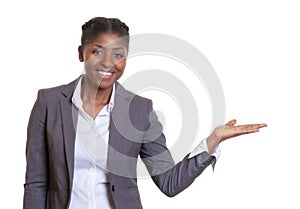 Presentation of a laughing African business woman