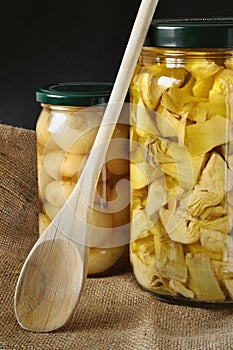 Preserve of pickled onions and artichokes