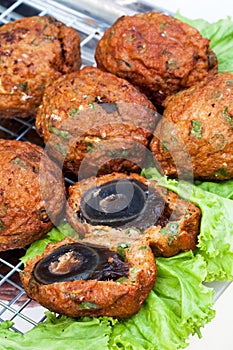 Preserved egg wraped by fried fish-paste ball