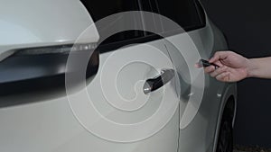 Pressing the button of the car key and the lights blink when door open or closed