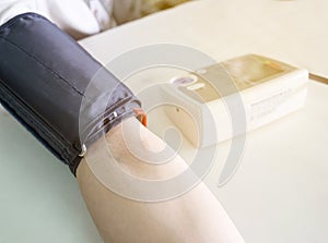 Pressure blood measurement with arm